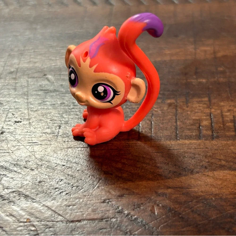 Littlest Pet Shop #4015 Kelvin Vinning‎ Baby w/Purple Eyes Monkey Mini